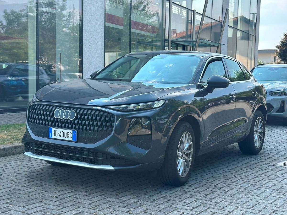 AUDI Q3 SPB TDI 110 kW S tronic Business Advanced