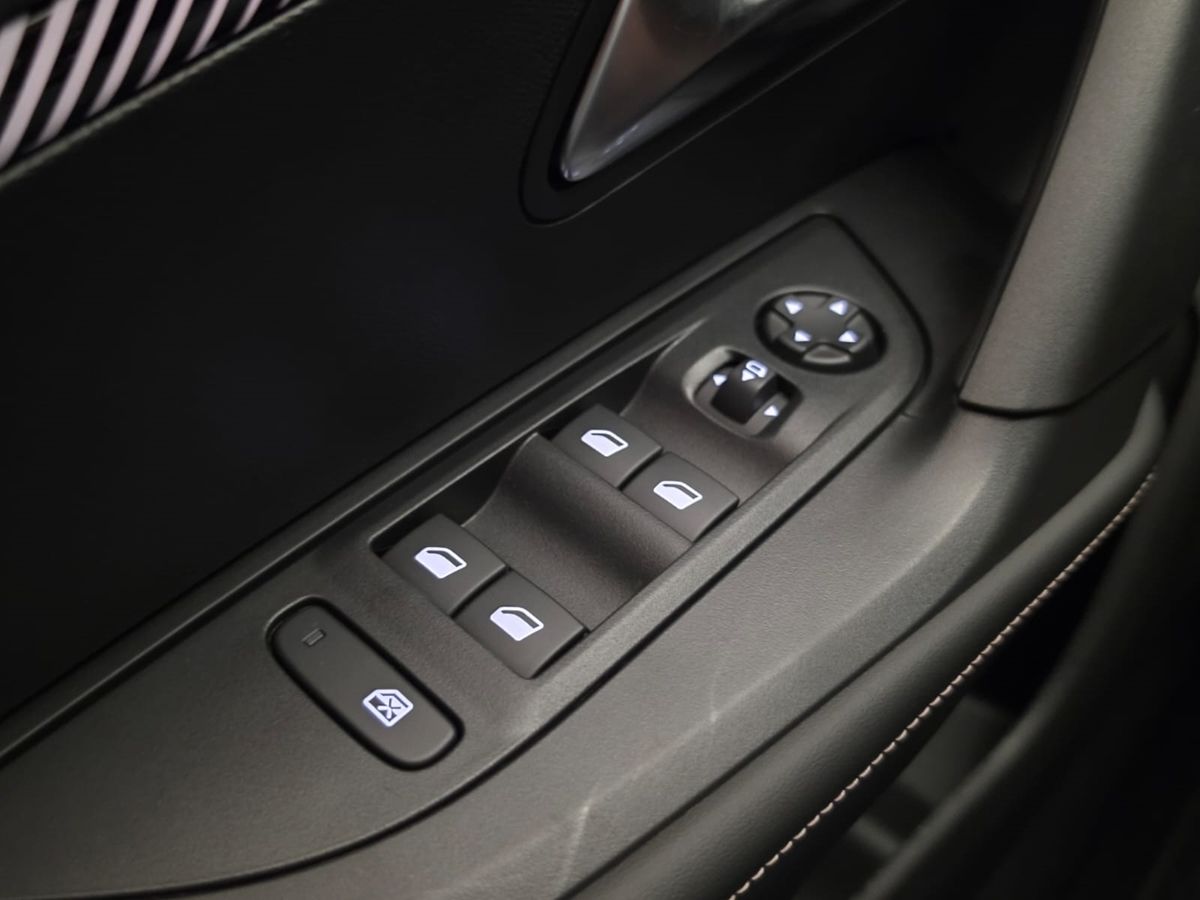 PEUGEOT 2008 PureTech 100 S&S Allure