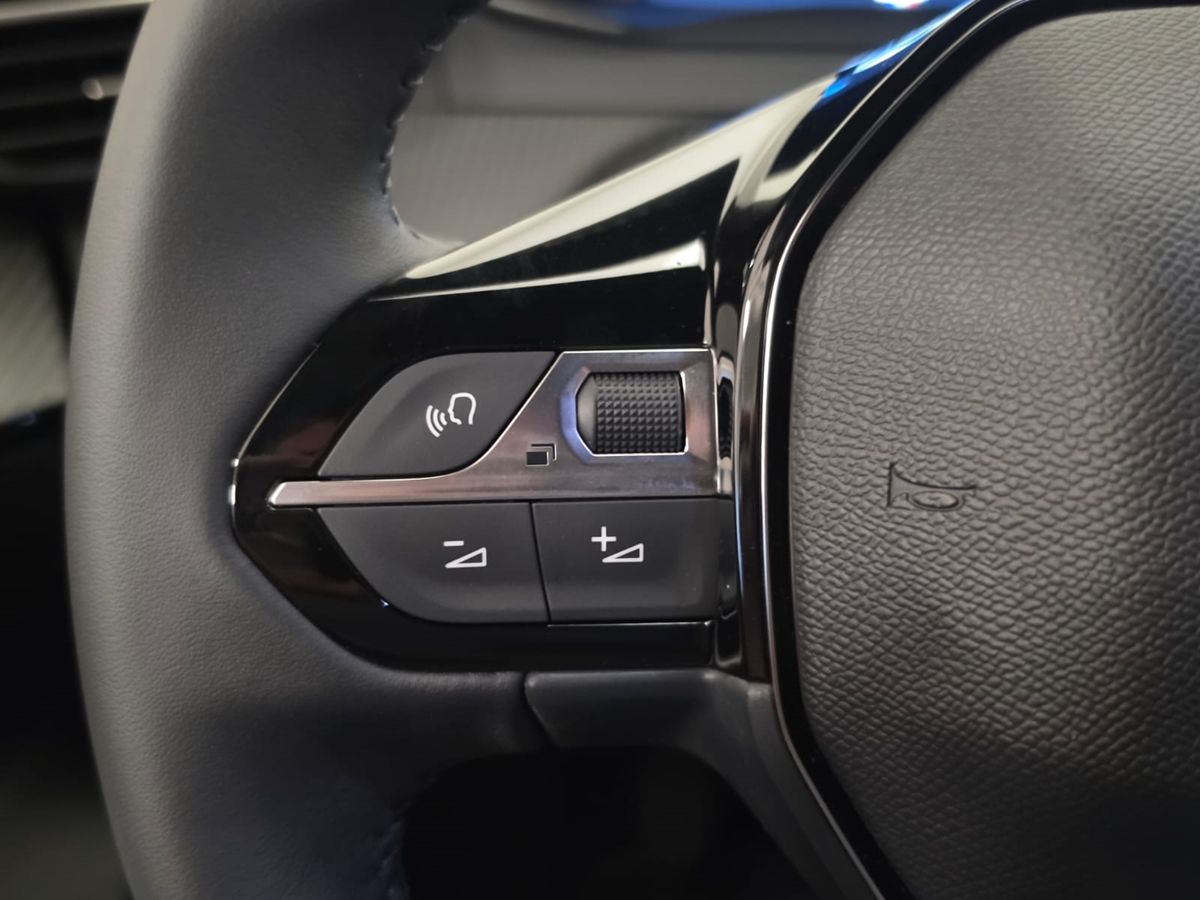 PEUGEOT 2008 PureTech 100 S&S Allure