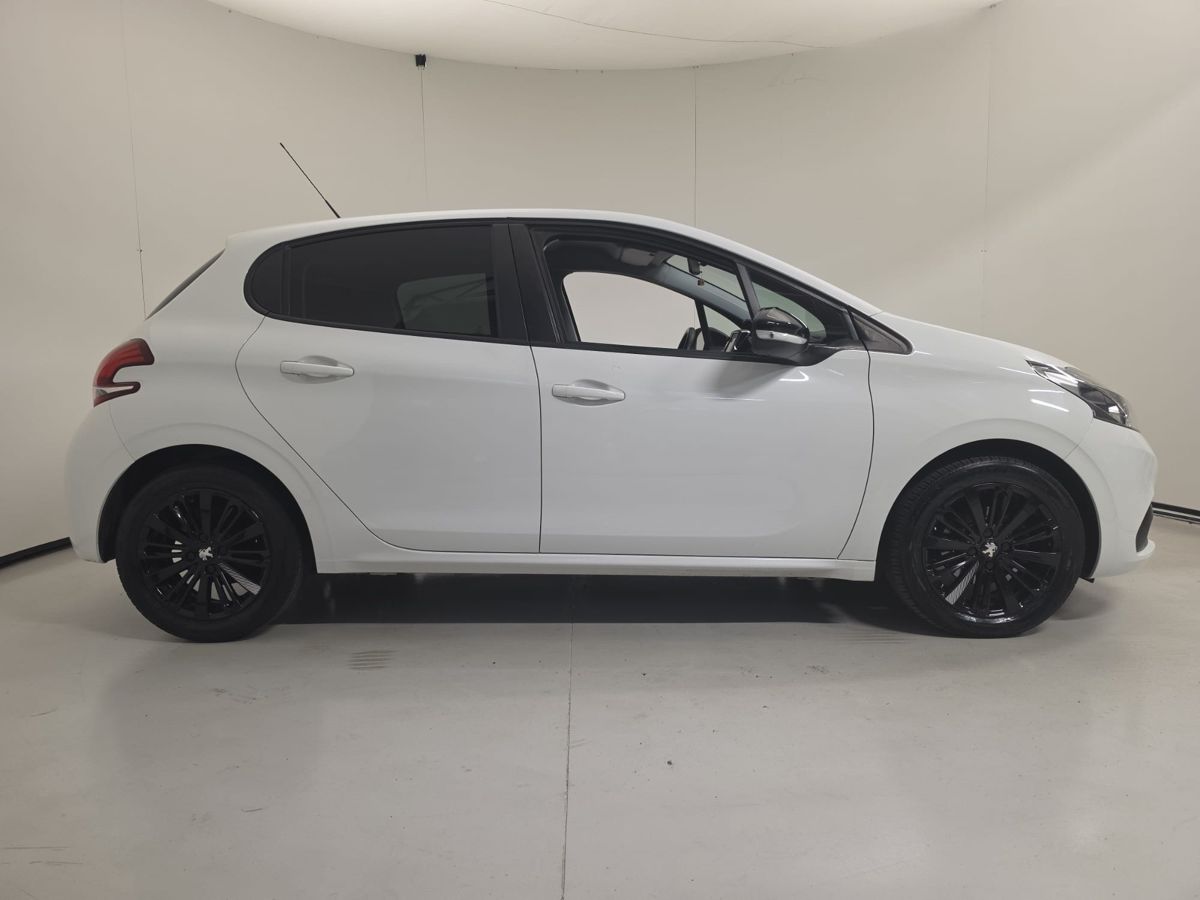 PEUGEOT 208 1° serie PureTech 82 5 porte Black Line