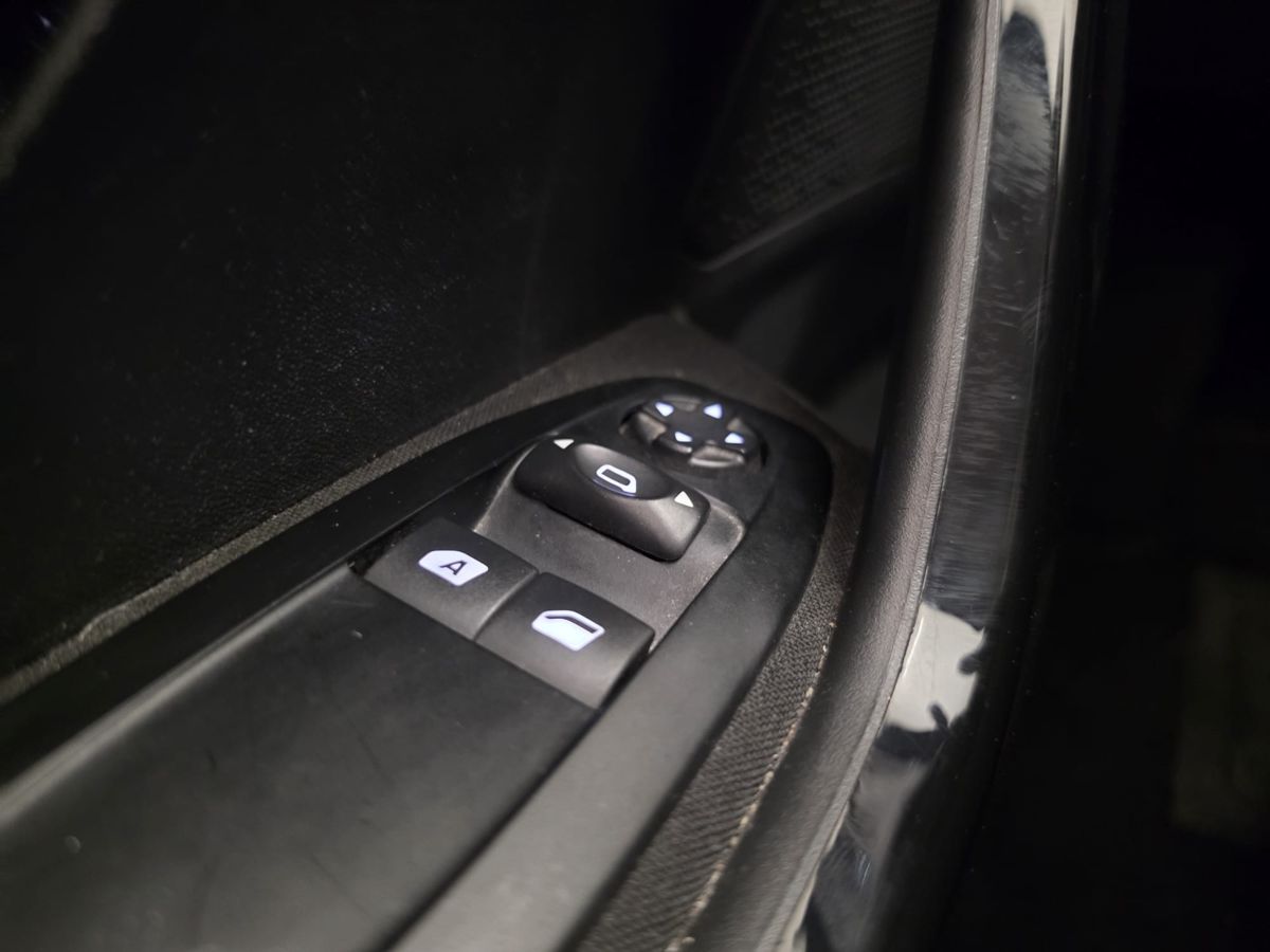 PEUGEOT 208 1° serie PureTech 82 5 porte Black Line