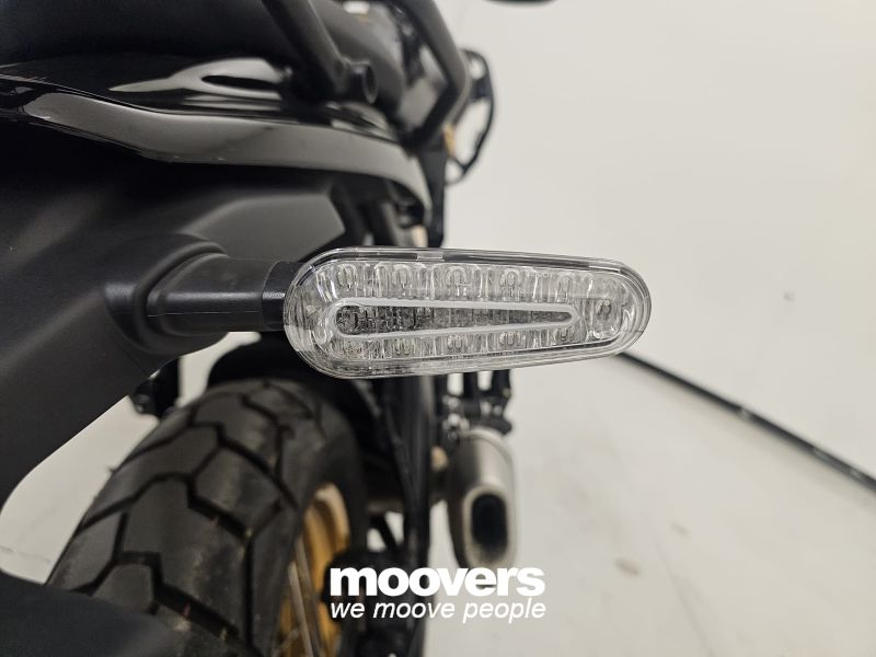 ROYAL ENFIELD HIMALAYAN 452