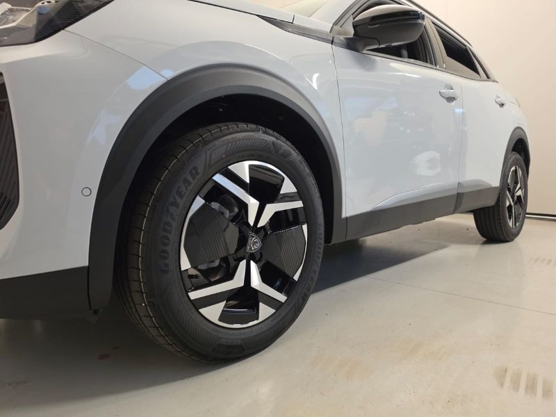 PEUGEOT 2008 PureTech 100 S&S Allure