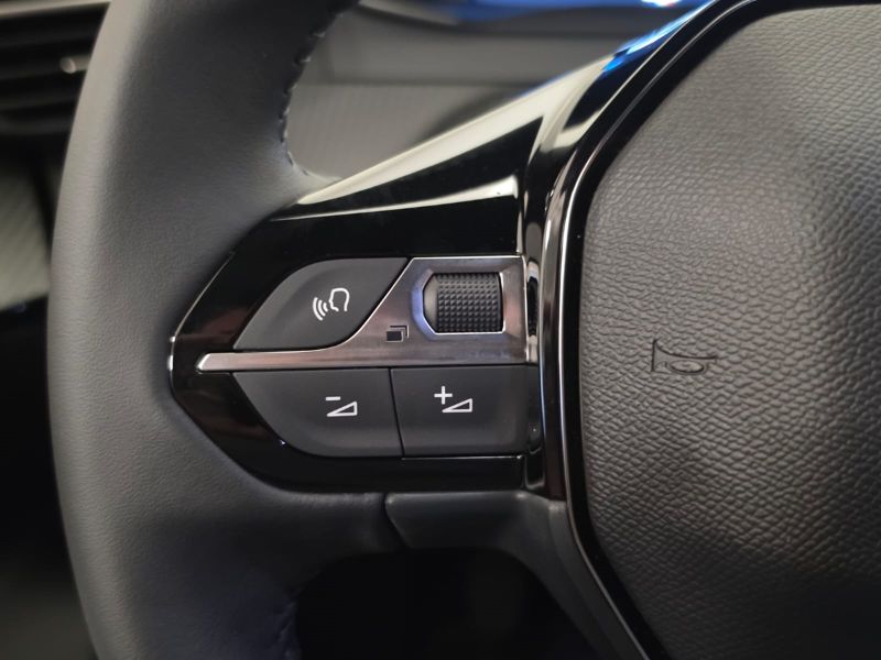 PEUGEOT 2008 PureTech 100 S&S Allure