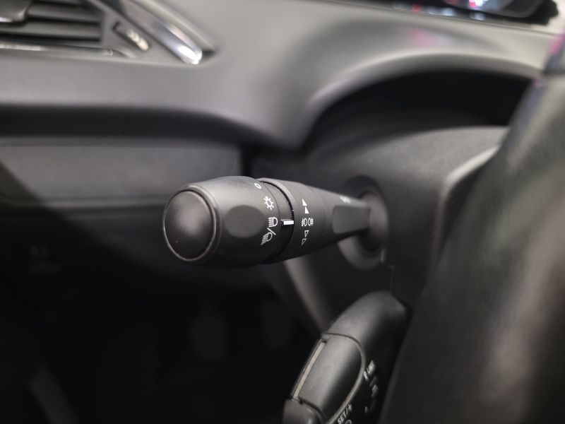 PEUGEOT 208 1° serie PureTech 82 5 porte Black Line