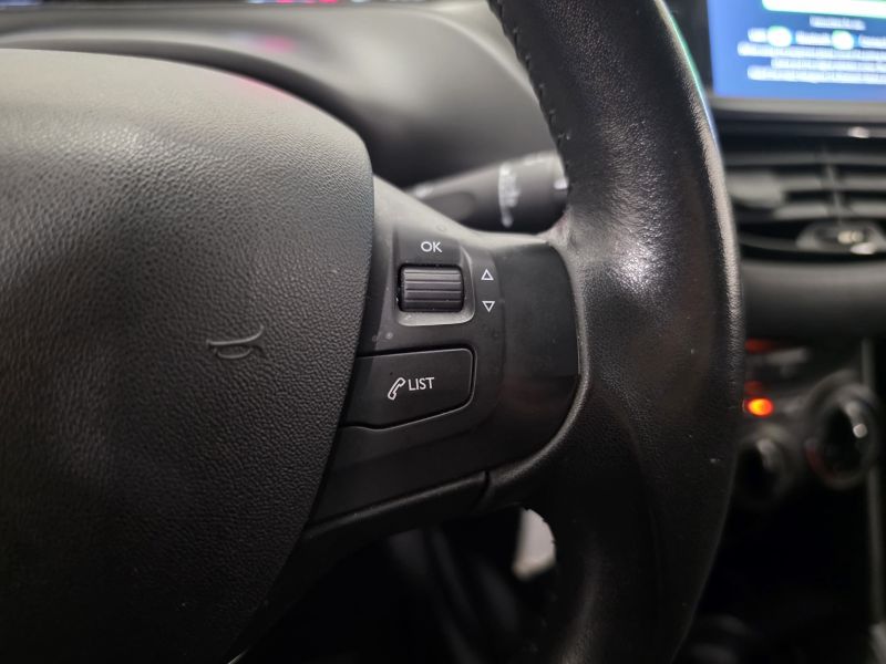 PEUGEOT 208 1° serie PureTech 82 5 porte Black Line