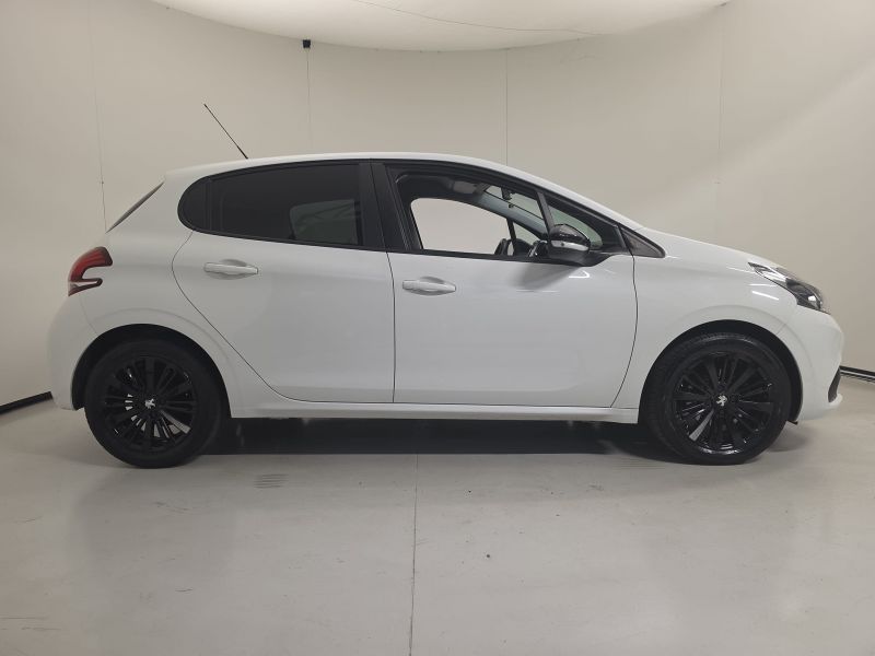 PEUGEOT 208 1° serie PureTech 82 5 porte Black Line