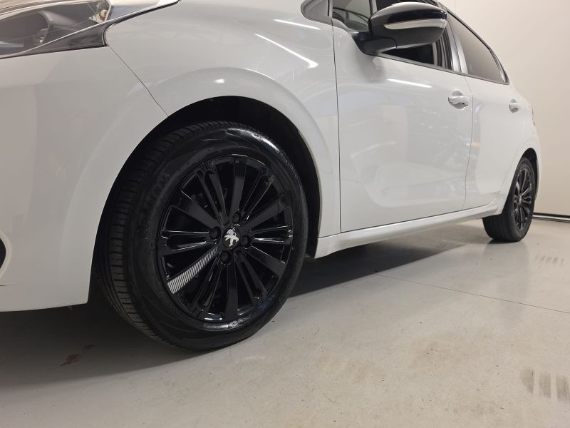 PEUGEOT 208 1° serie PureTech 82 5 porte Black Line