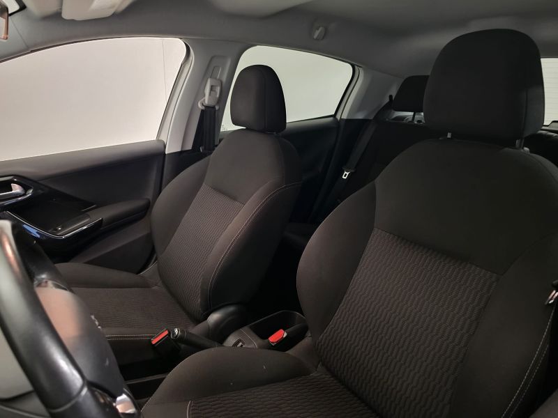 PEUGEOT 208 1° serie PureTech 82 5 porte Black Line