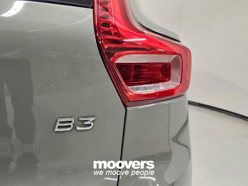 VOLVO XC40 B3 automatico Core