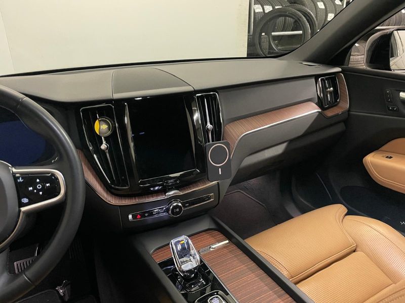 VOLVO XC60 B5 (d) AWD automatico Plus Dark